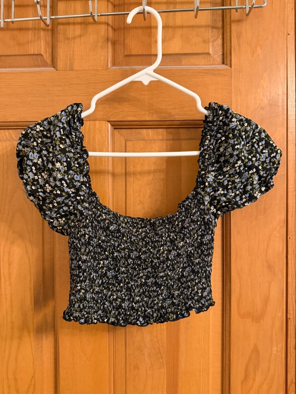 Black Floral Smocked Puff-Sleeve Crop Top